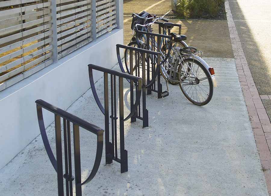 Appui vélos AGORA conçu et fabriqué par Aréa mobilier urbain