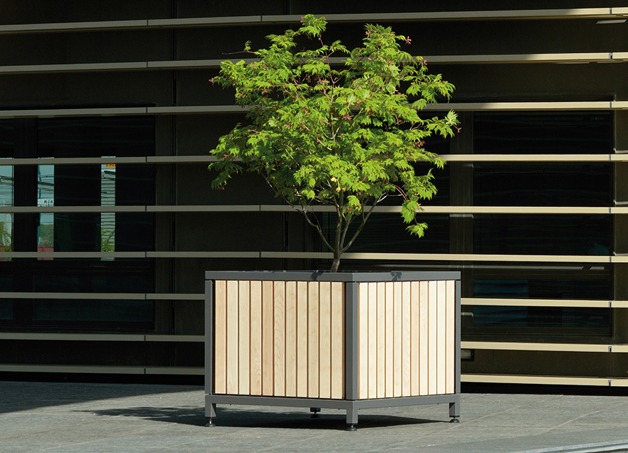 Bac d'orangerie MAZAGAN en lame de bois de 55 millimètre conçu et fabriqué par Aréa mobilier urbain