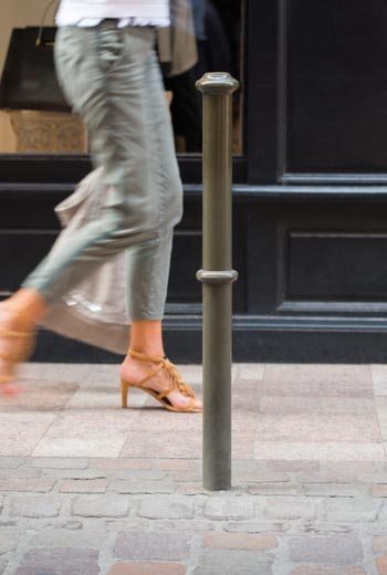 Area - Bollard and slim bollard - Agora