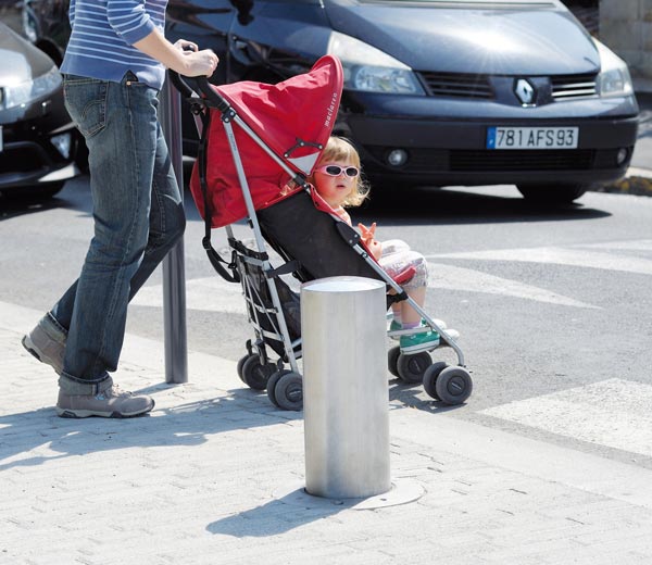 Area - Bollard and slim bollard - Phénix