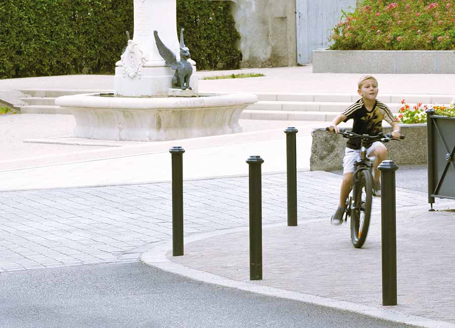 Potelet et borne TOULOUSE conçu et fabriqué par Aréa mobilier urbain