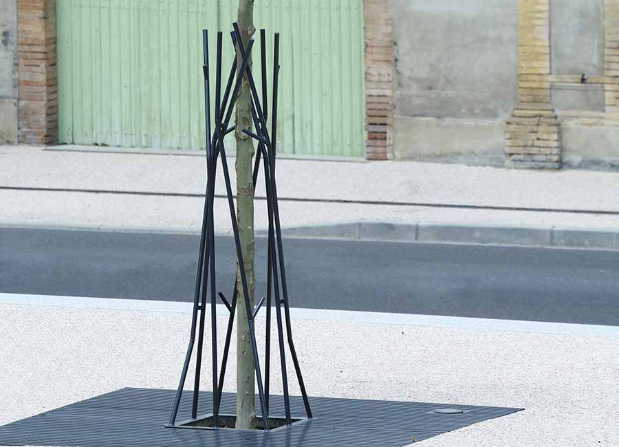 Corset et tuteur d'arbre ARBORA conçu et fabriqué par Aréa mobilier urbain