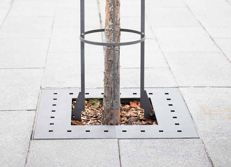 Grille d'arbre MEMPHIS conçu et fabriqué par Aréa mobilier urbain