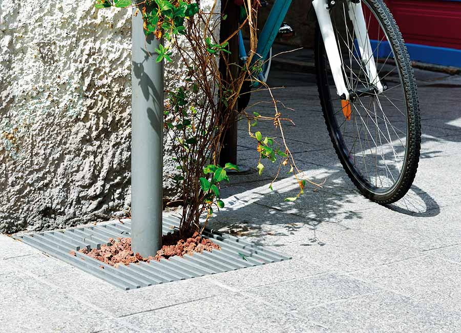 Grille d'ancrage BABYLONE conçu et fabriqué par Aréa mobilier urbain