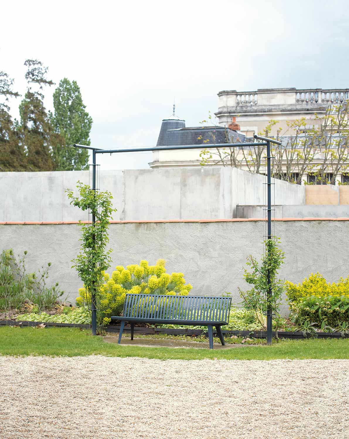 Portique pour plantes grimpantes BABYLONE conçu et fabriqué par Aréa mobilier urbain