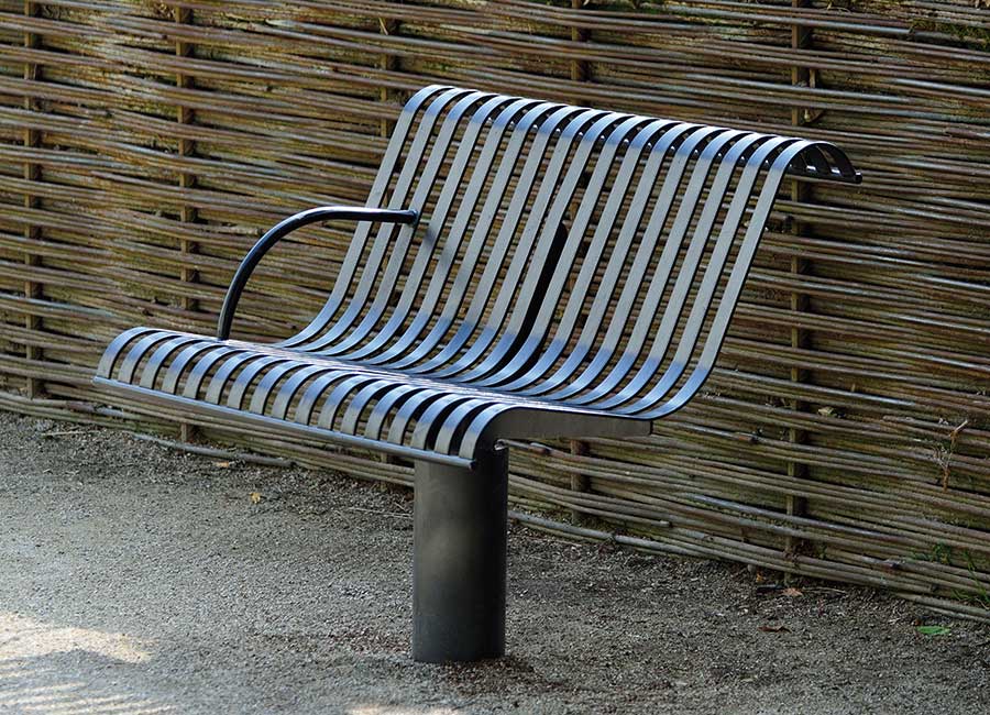 Banc ESTORIL conçu et fabriqué par Aréa mobilier urbain