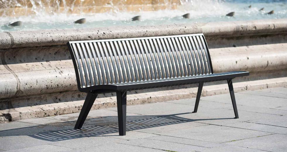 Area - Bench with backrest - Montréal