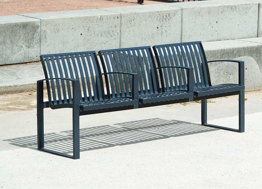 Banc NEWPORT conçu et fabriqué par Aréa mobilier urbain