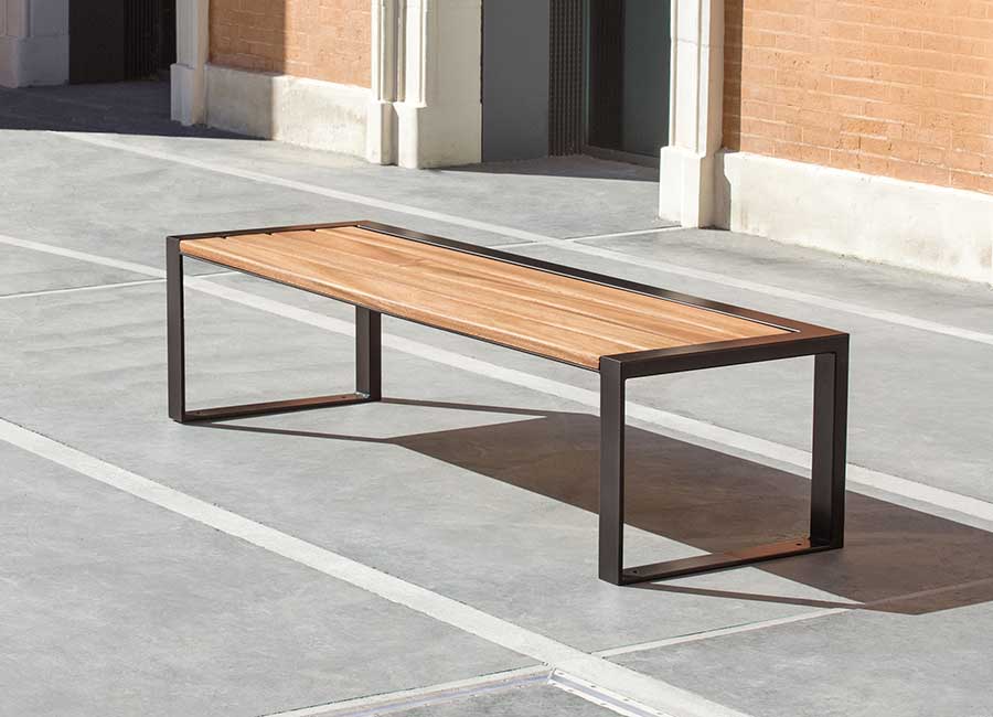 Banc simple BONN BOIS conçu et fabriqué par Aréa mobilier urbain