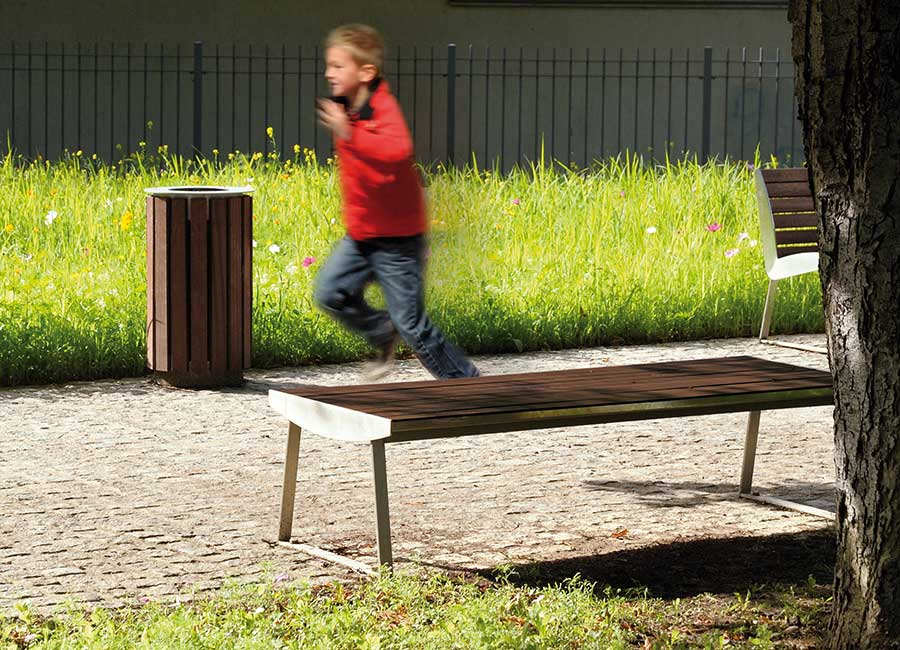 Banc simple ORLANDO INOX et BOIS conçu et fabriqué par Aréa mobilier urbain