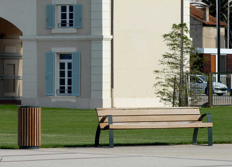 Banc VIENNE BOIS conçu et fabriqué par Aréa mobilier urbain