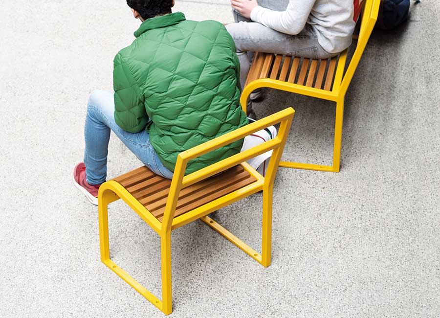 Chaise ANTIBES BOIS conçu et fabriqué par Aréa mobilier urbain