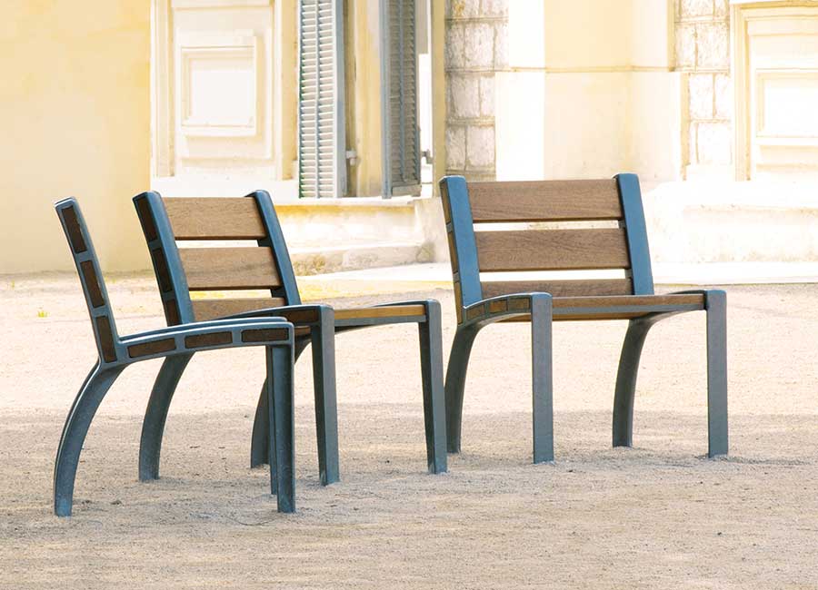Chaise ATHENES BOIS conçu et fabriqué par Aréa mobilier urbain