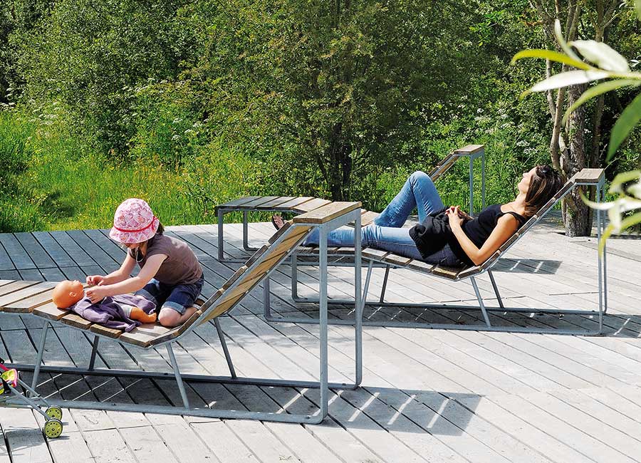 Chaise longue ATLANTIQUE BOIS conçu et fabriqué par Aréa mobilier urbain