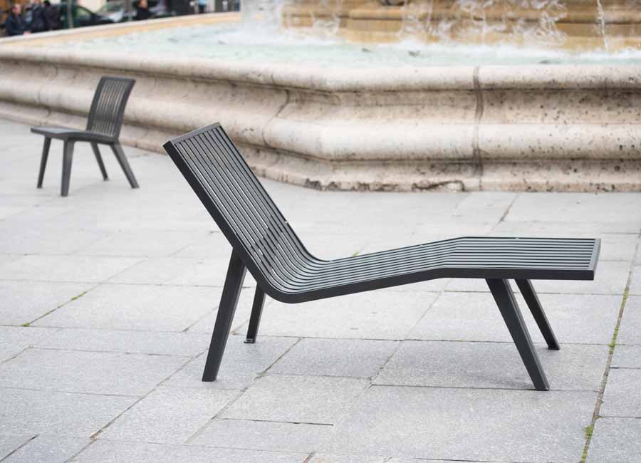 Chaise longue MICHIGAN conçu et fabriqué par Aréa mobilier urbain