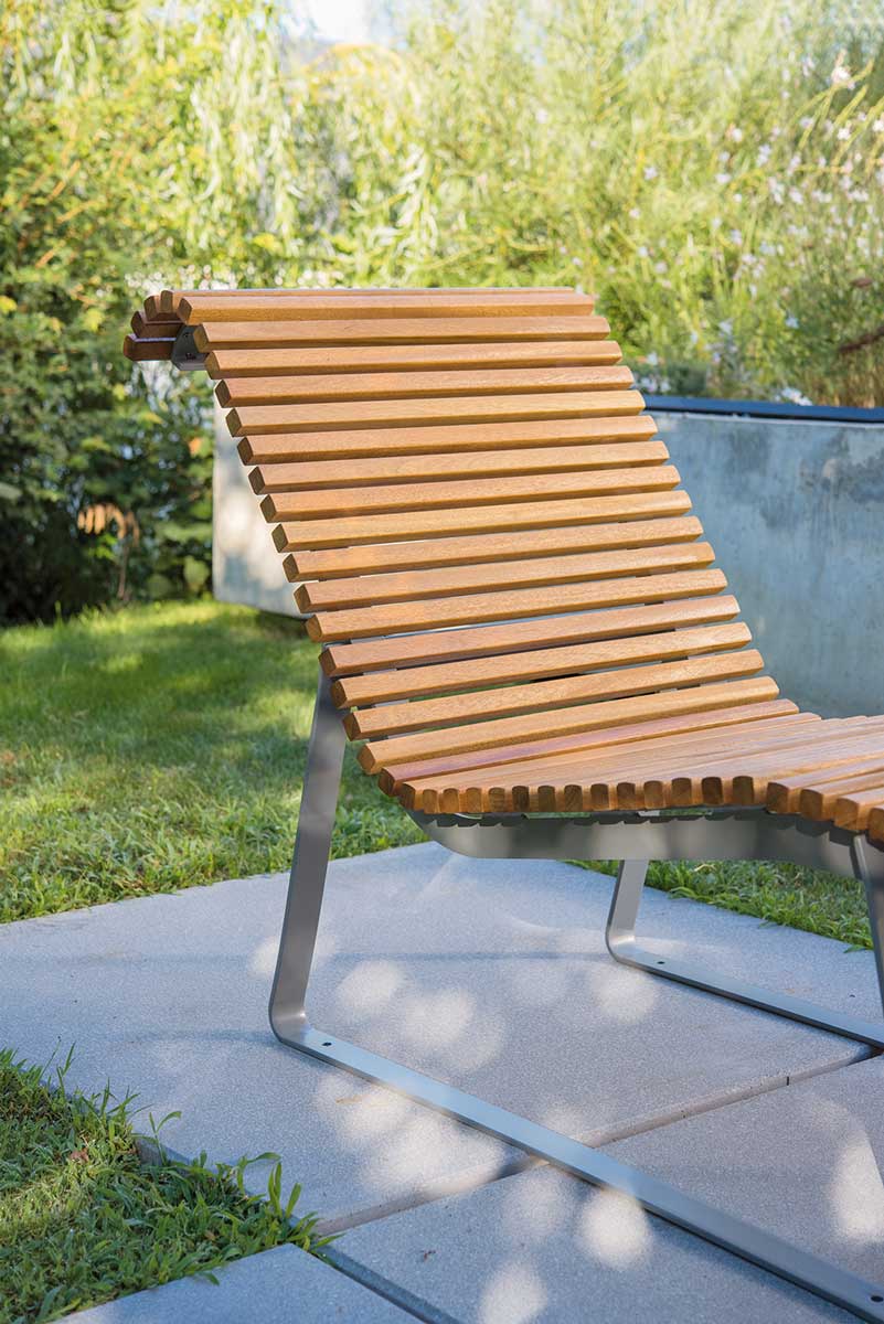 Chaise longue MILAN BOIS conçu et fabriqué par Aréa mobilier urbain