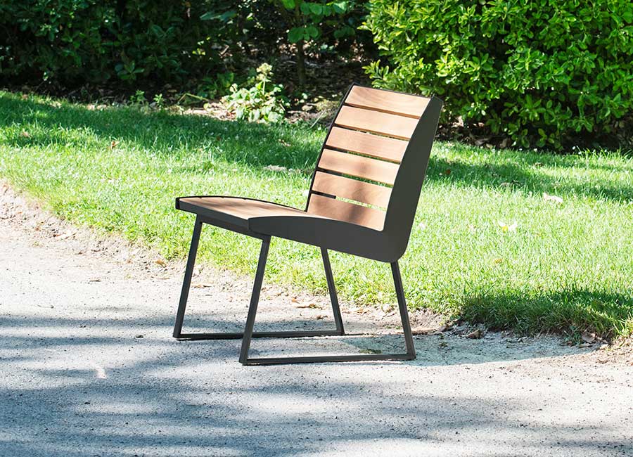 Chaise MIAMI BOIS conçu et fabriqué par Aréa mobilier urbain