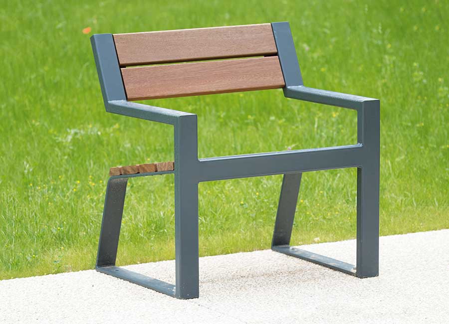 Fauteuil BERLIN BOIS conçu et fabriqué par Aréa mobilier urbain