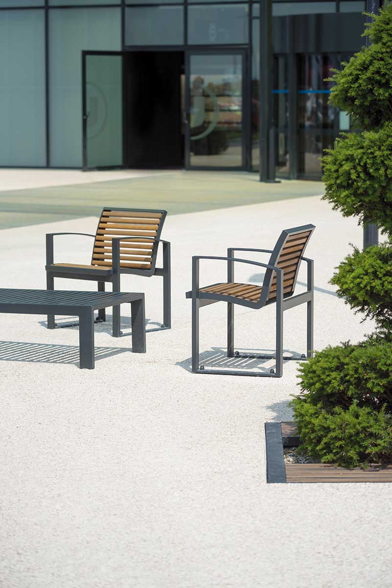 fauteuil NEWPORT BOIS conçu et fabriqué par Aréa mobilier urbain