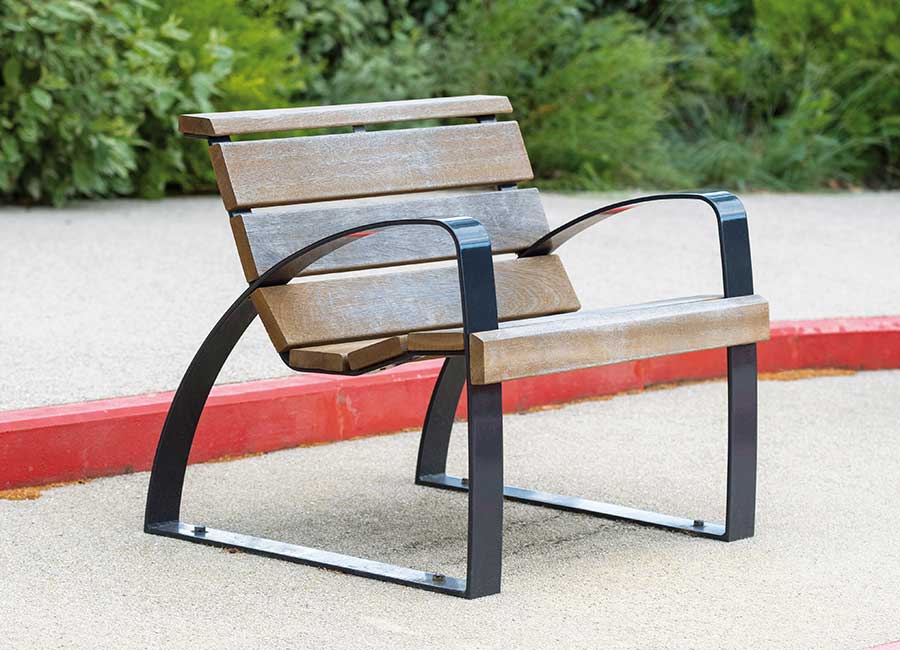 Fauteuil VIENNE BOIS conçu et fabriqué par Aréa mobilier urbain