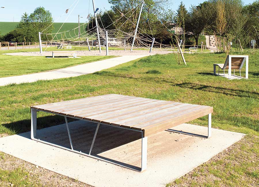 Grand banc simple ATLANTIQUE BOIS conçu et fabriqué par Aréa mobilier urbain