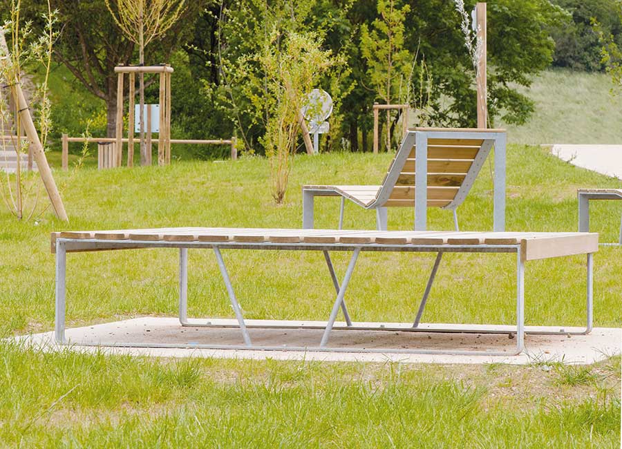 Grand banc simple ATLANTIQUE BOIS conçu et fabriqué par Aréa mobilier urbain