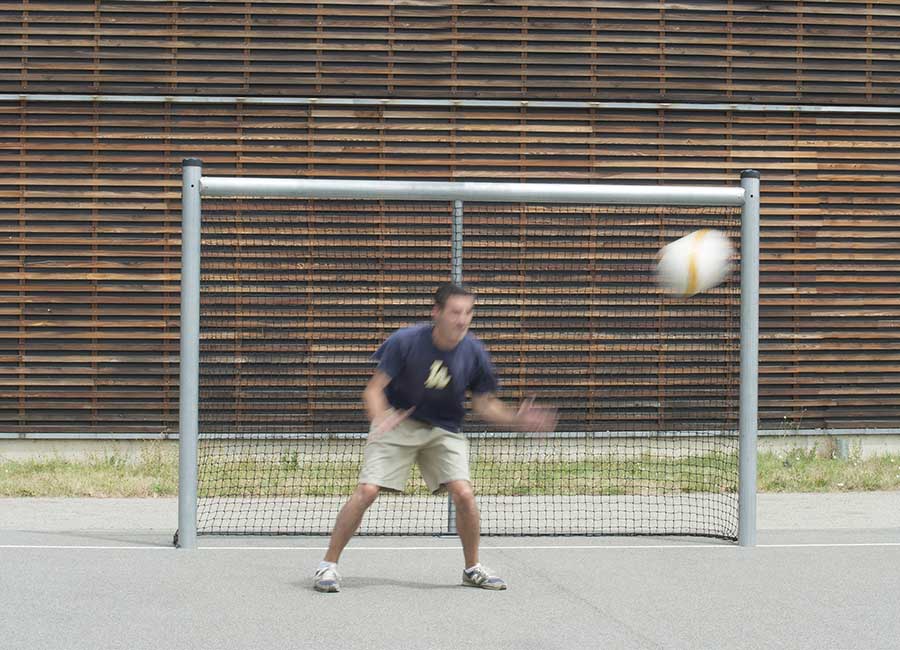 But mixte MARACANA conçu et fabriqué par Aréa mobilier urbain