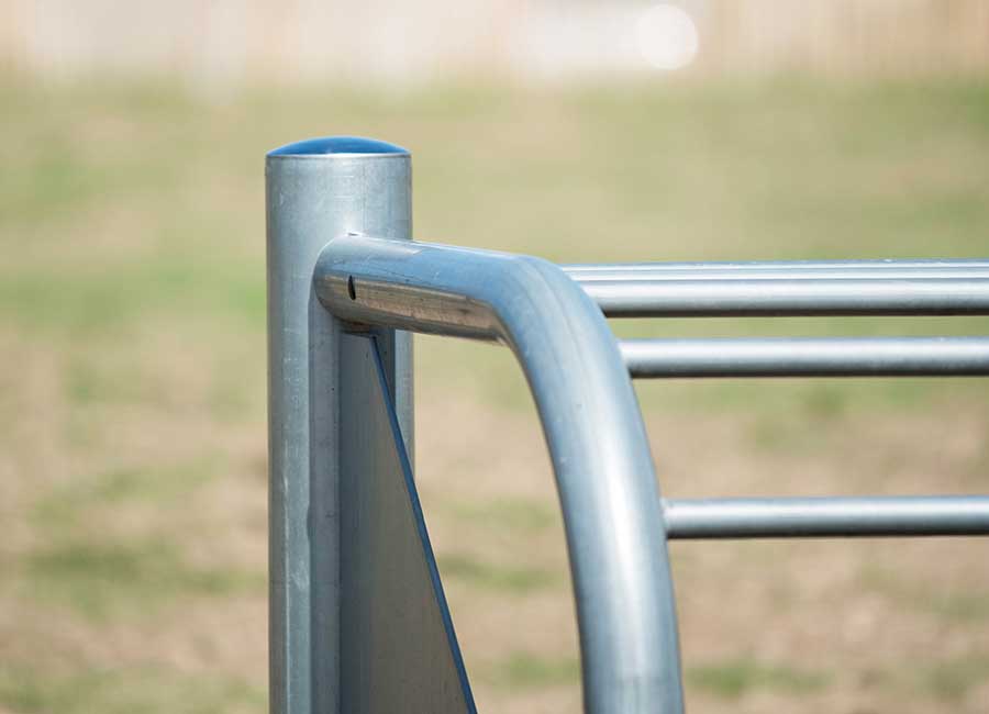 Cage de mini-foot OXYGENE conçu et fabriqué par Aréa mobilier urbain