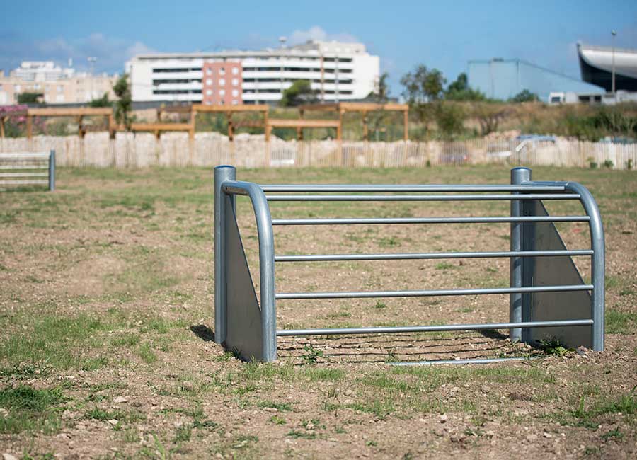 Cage de mini-foot OXYGENE conçu et fabriqué par Aréa mobilier urbain