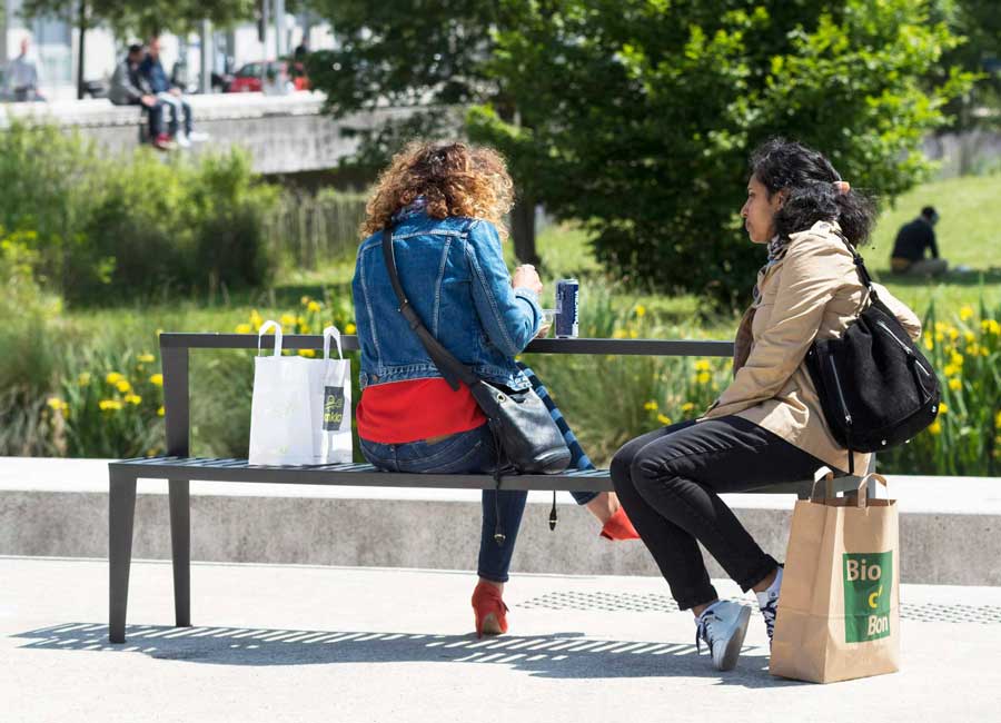 Table-banc CHICAGO conçu et fabriqué par Aréa mobilier urbain