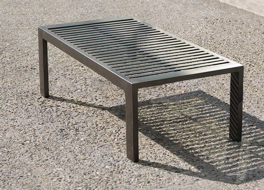 Table basse NEWPORT conçu et fabriqué par Aréa mobilier urbain