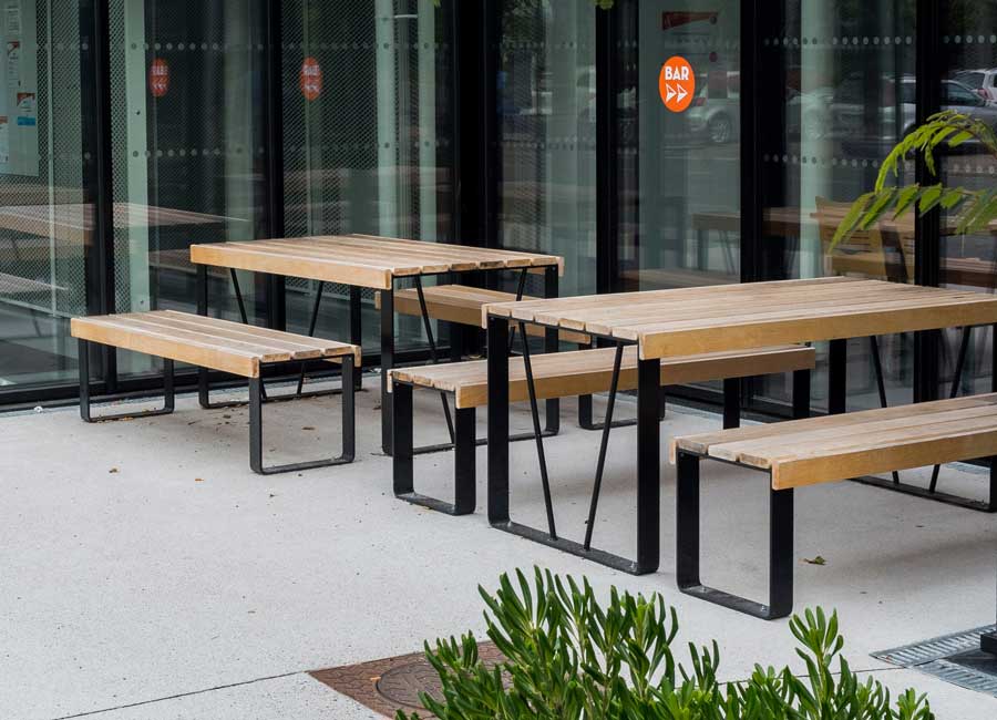 Ensemble de pique-nique ATLANTIQUE BOIS conçu et fabriqué par Aréa mobilier urbain