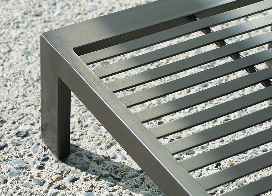 Table basse SOFIA conçu et fabriqué par Aréa mobilier urbain