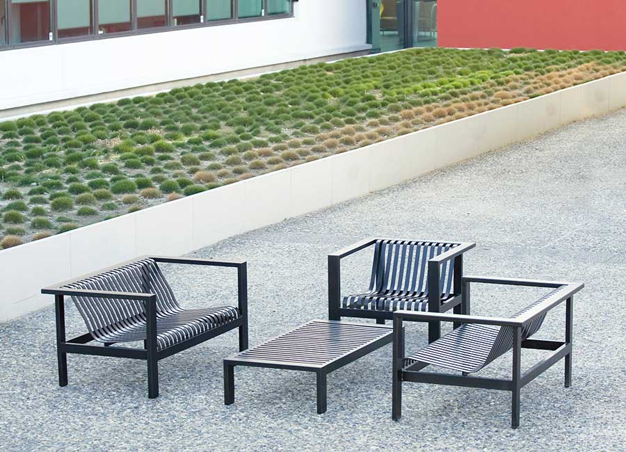 Table basse SOFIA conçu et fabriqué par Aréa mobilier urbain