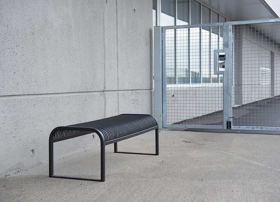 Banc simple NICE conçu et fabriqué par Aréa mobilier urbain