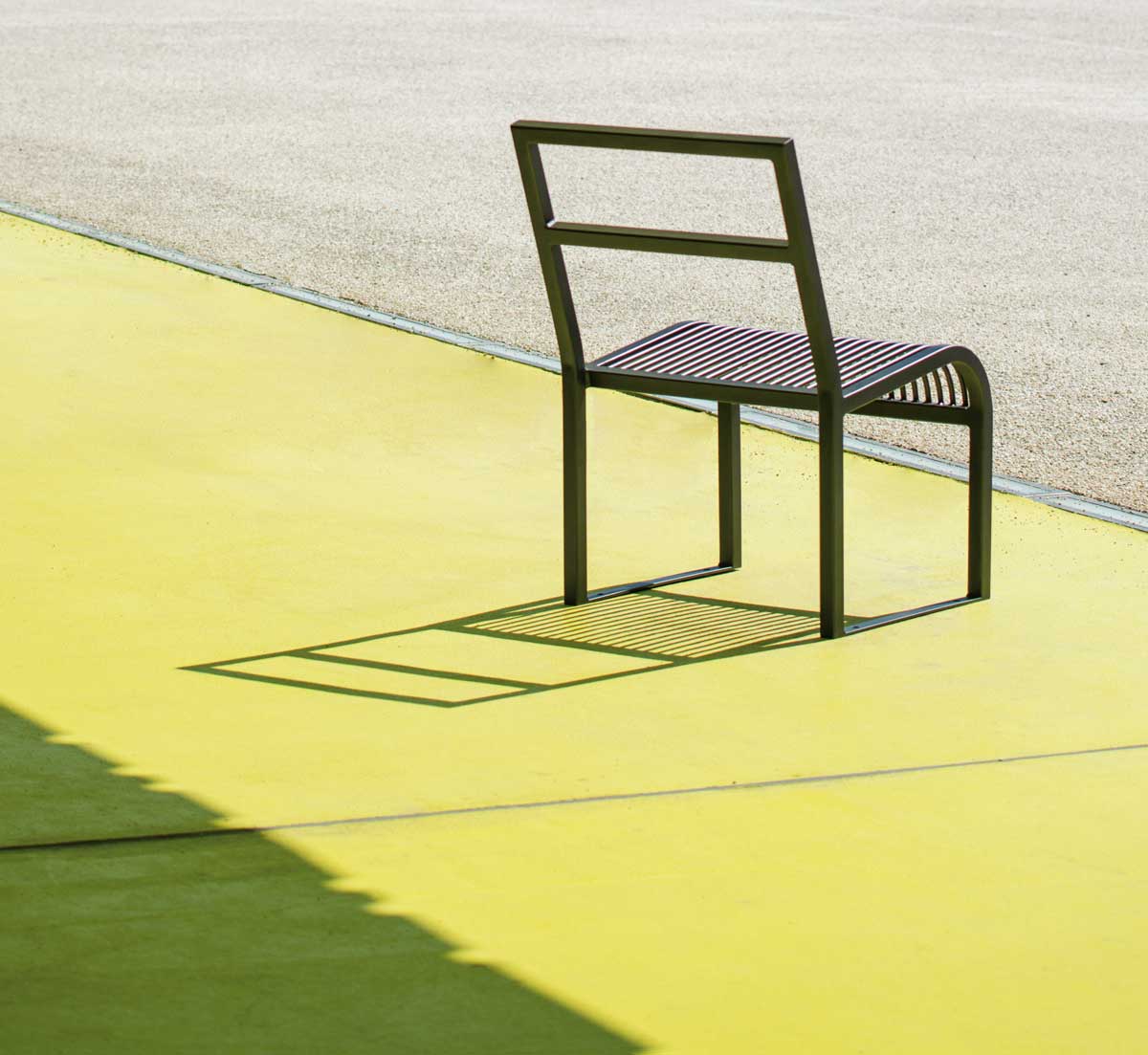Chaise ANTIBES conçu et fabriqué par Aréa mobilier urbain