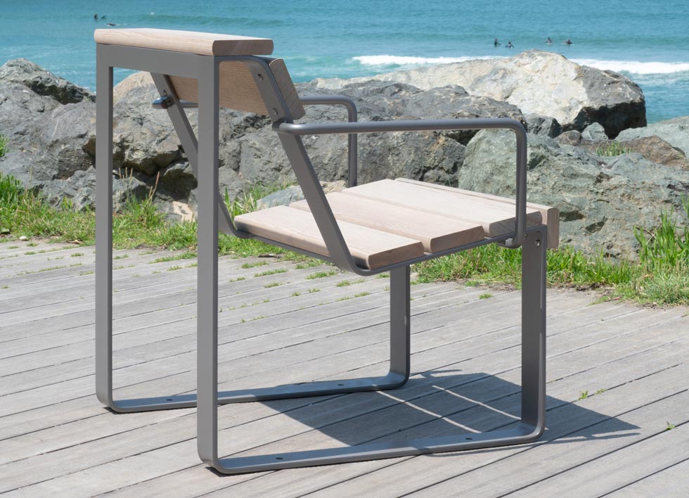 Fauteuil ATLANTIQUE BOIS conçu et fabriqué par Aréa mobilier urbain