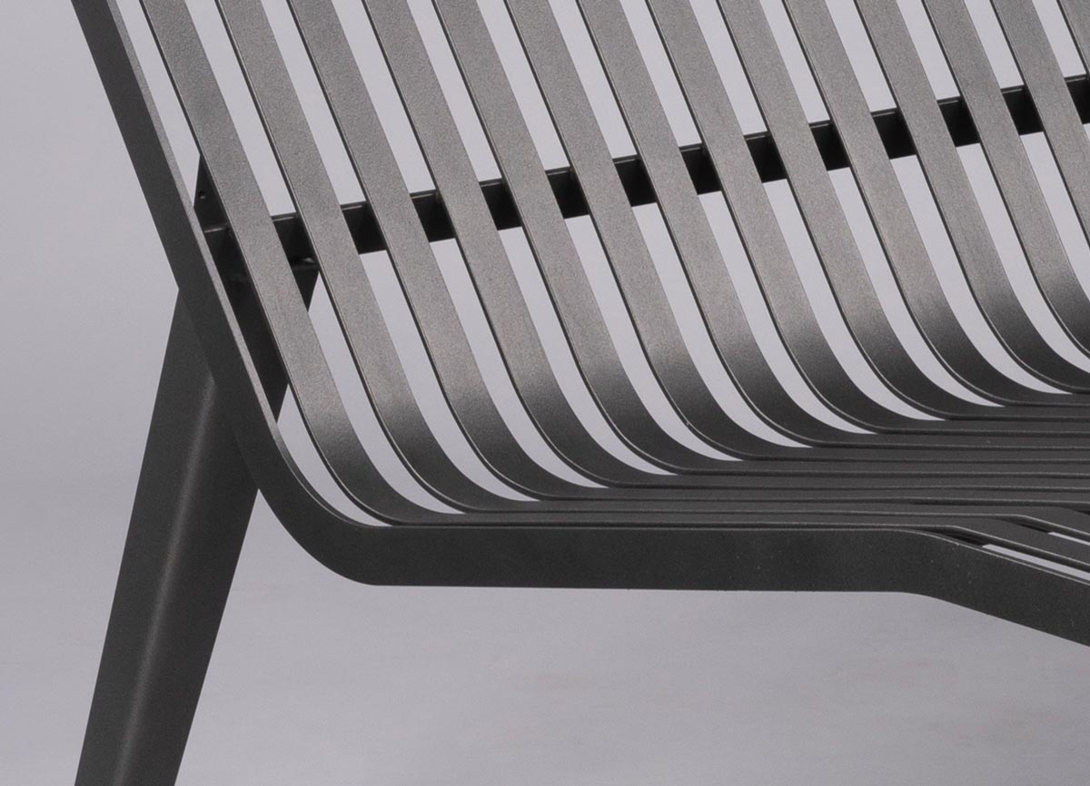 Grande chaise longue MICHIGAN conçu et fabriqué par Aréa mobilier urbain