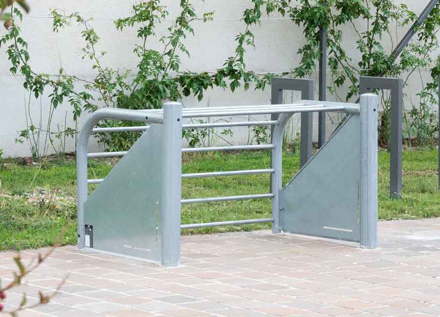 Cage de mini-foot OXYGENE conçu et fabriqué par Aréa mobilier urbain