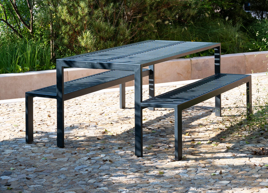 Table banc SOFIA conçue et fabriquée par Aréa mobilier urbain